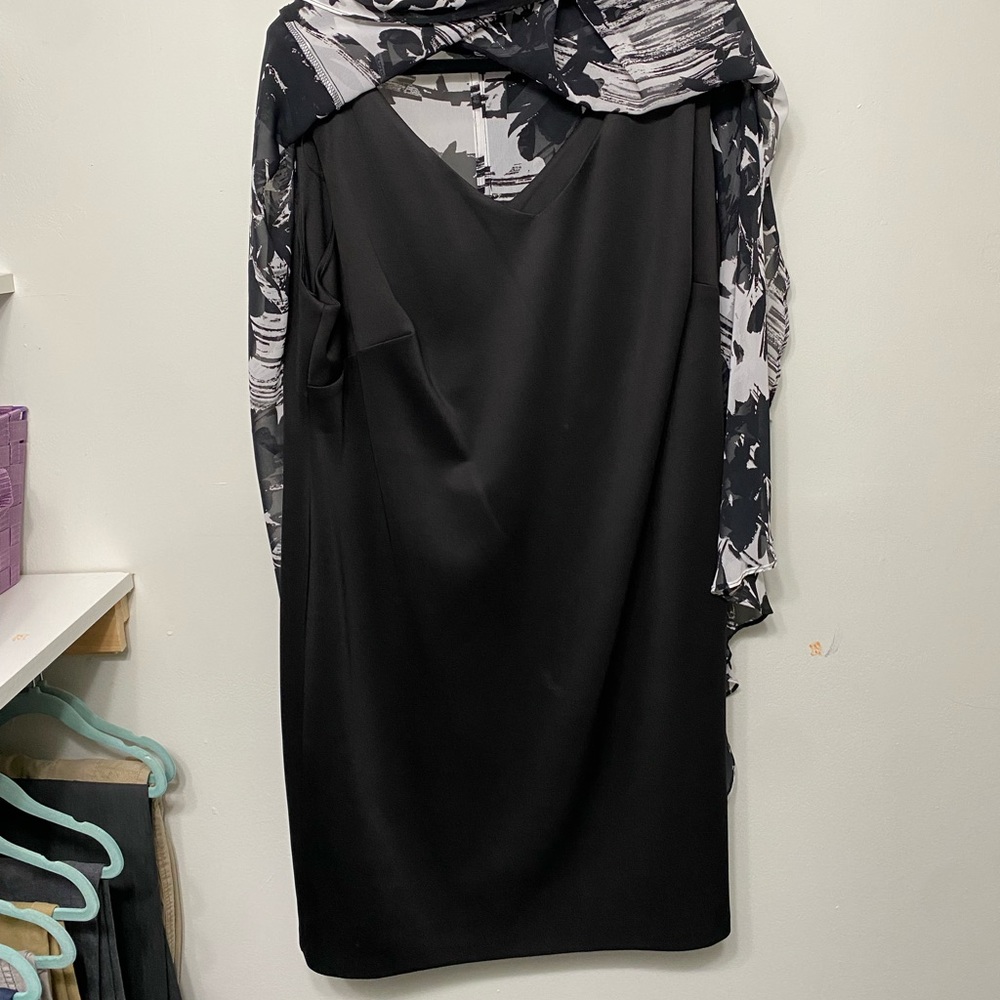 Black and white floral midi dress - Picture 2 of 7